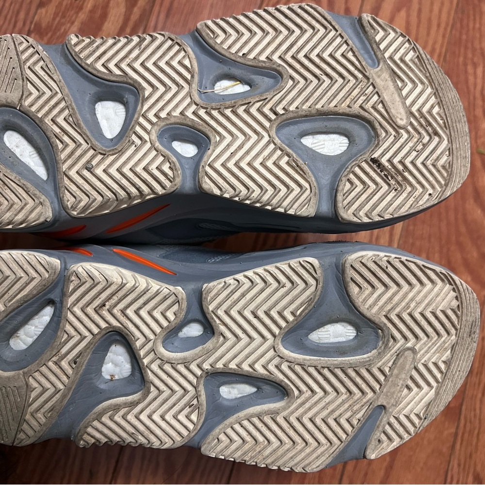 Yeezy 700 Inertia - Picture 4 of 4